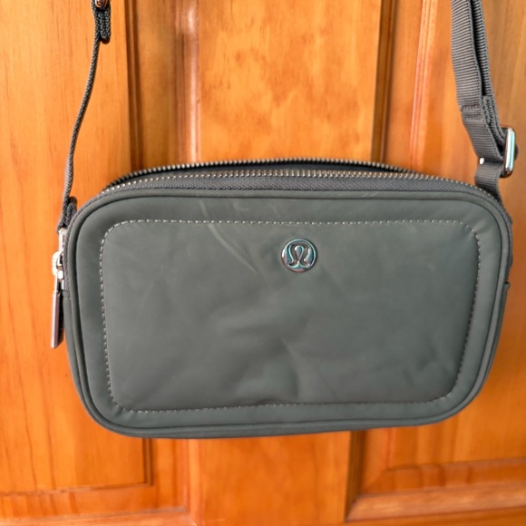 Lululemon camera bag - Picture 2 of 7